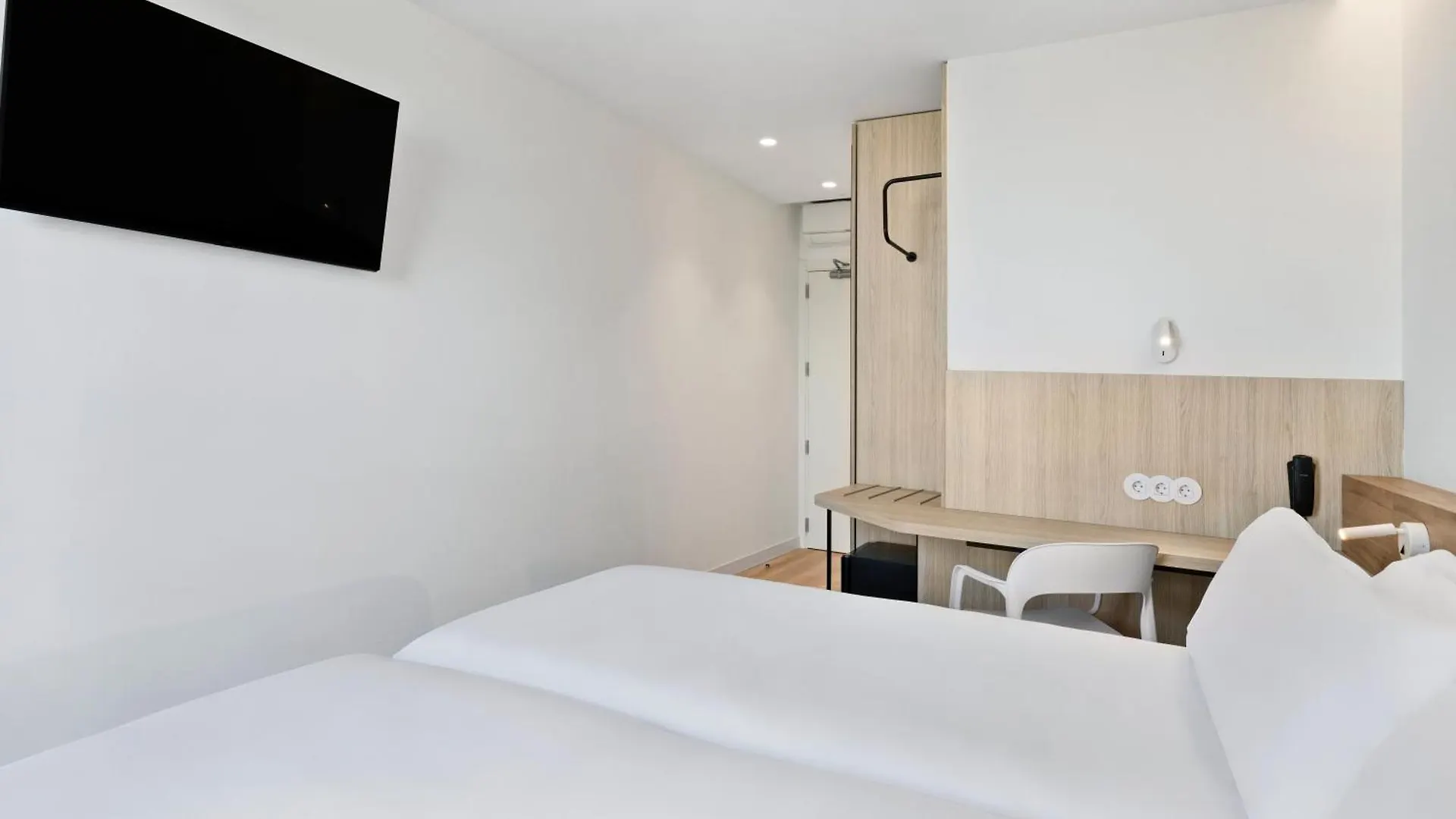 **  B&B Hotel Sevilla Bormujos España